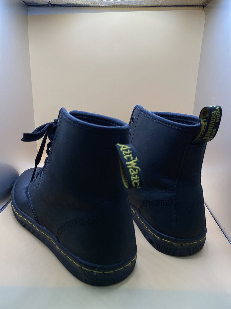 Doc best sale martens boutique