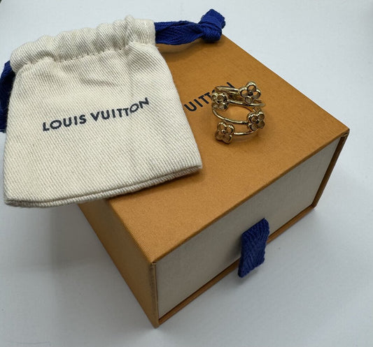 Golden Louis Vuitton Flower Full Ring in the size 5.5